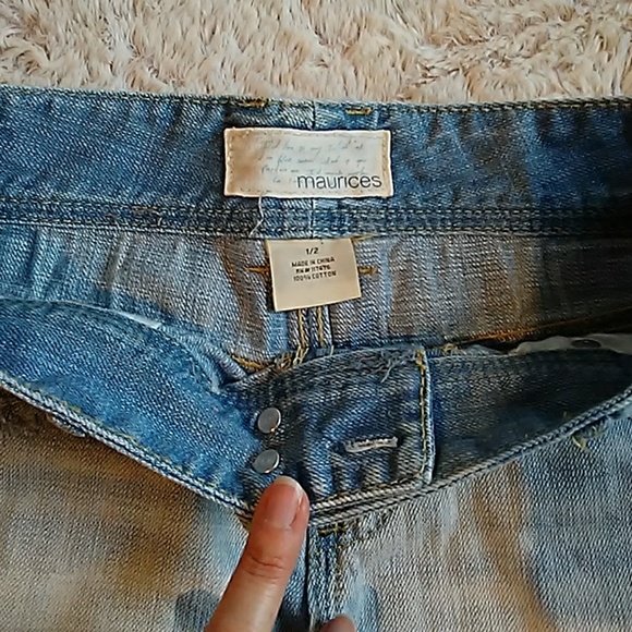 Maurices Weathered Look Lightwashed Jean Shorts - Picture 5 of 5